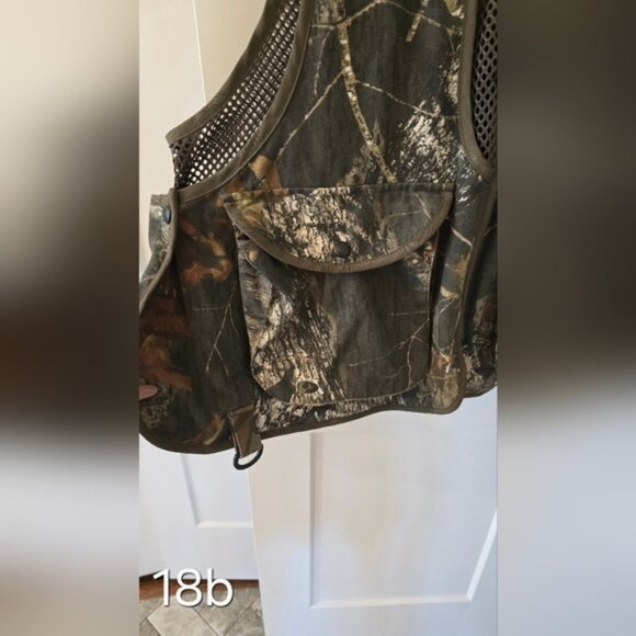 Men's Game Winner Camo Hunting Vest with Pockets - Picture 2 of 4